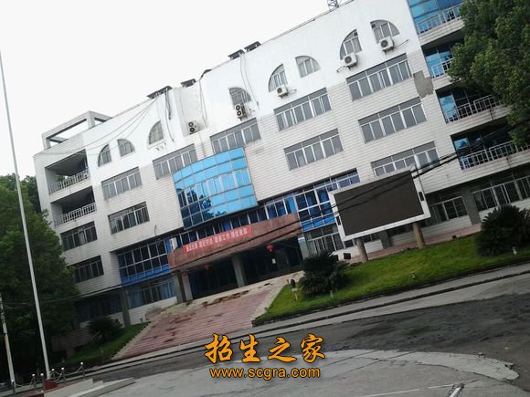 校长是李孝政