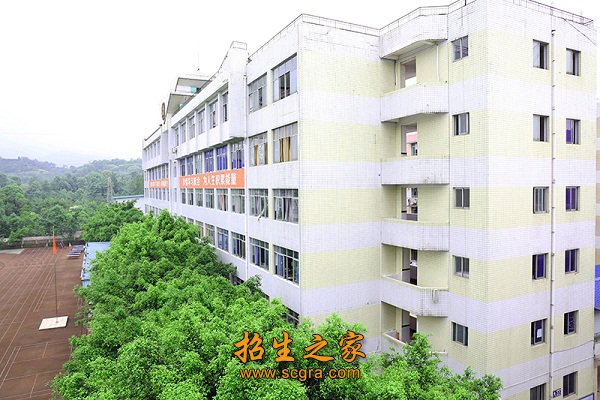 1999年因办学业绩卓越