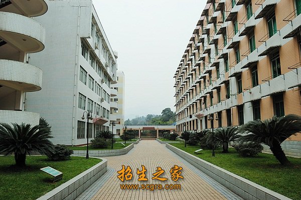 被评为省部级重点中专
