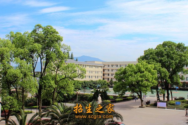 校园环境优美 硬件设施优良 澳门永利