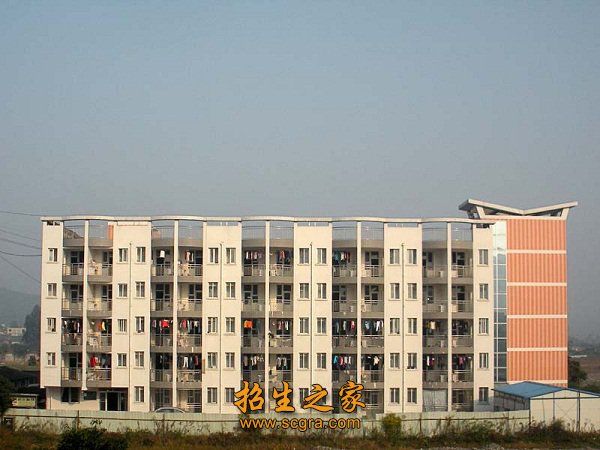 教职工120余人