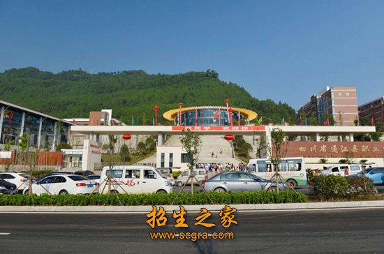 要站高谋远确定办学目标