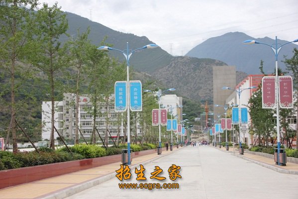曾先后获得了“第一批全国体育示范澳门