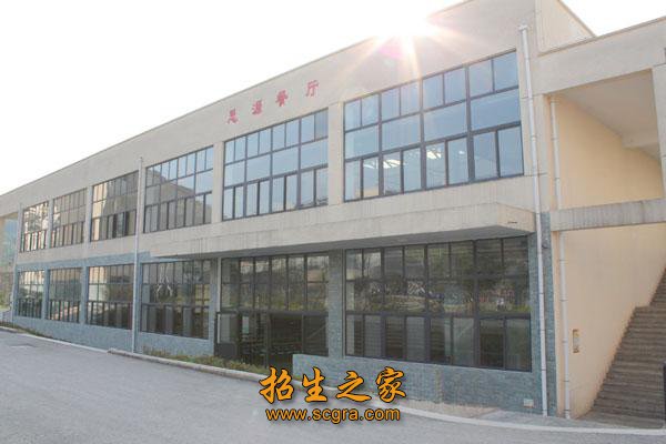 是承担着全县各级各类培训的一所培训基