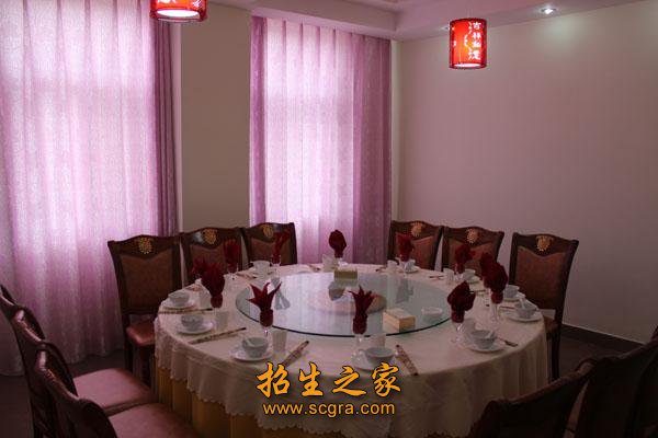 教职工121人