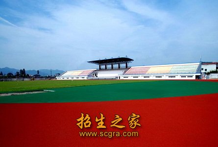 阆师一贯以“治校严谨