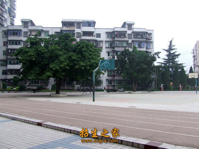 始终坚持校企合作办学