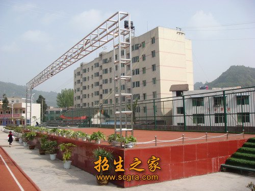 巴中市依法治校先进单位