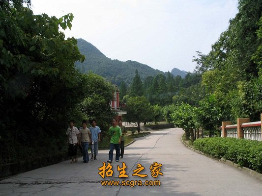 二是校企联合