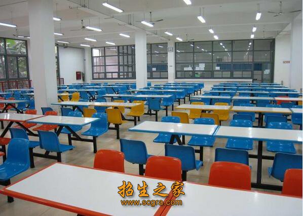 原四川美术出版社副社长）