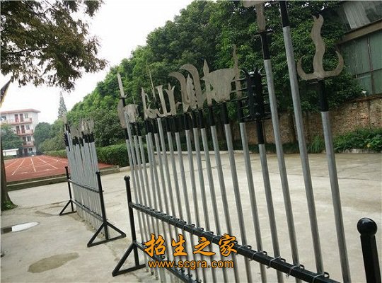 潜下心来育人洒下园丁千滴汗