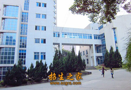 可同时容纳上万名澳门永利平台首次注册