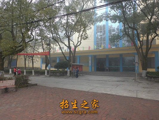 教学大楼规模宏大