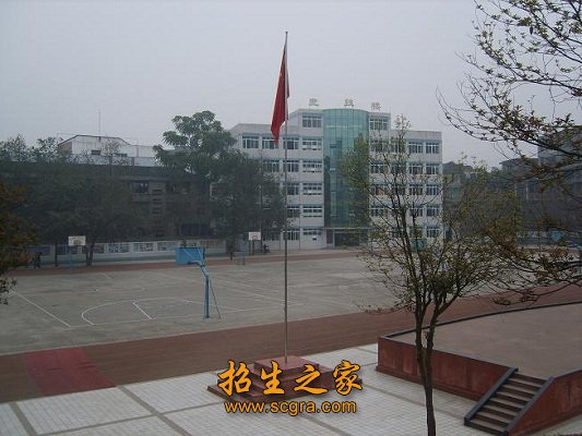 是莘莘学子求知学技的理想摇篮