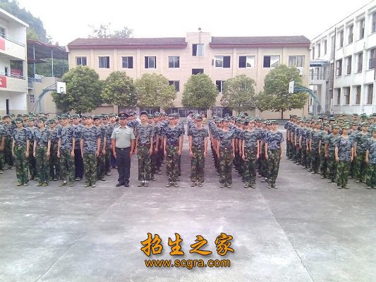 在校教职工100余人