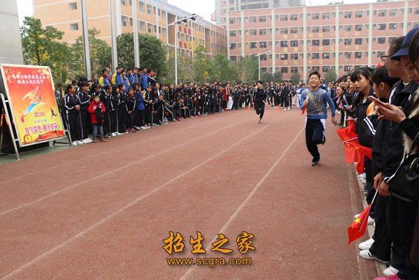 由于大学连年扩招