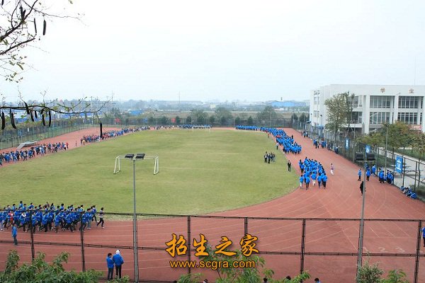 功能齐全的各专业实训室76个（其中电