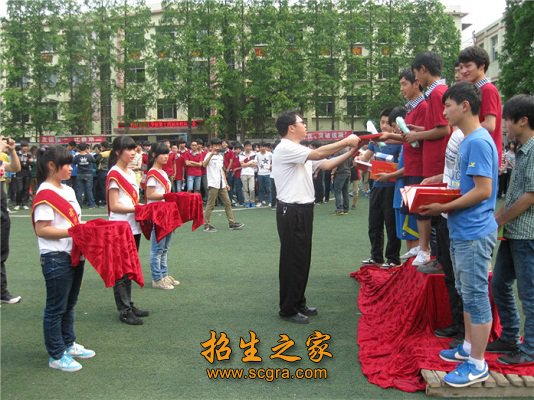 同类内容两者都保留在站内即可形成完整