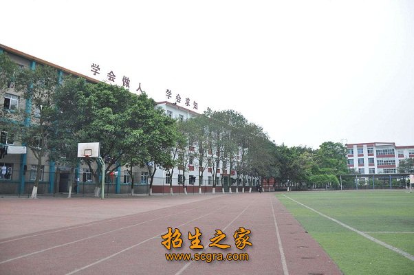 抒写了一首学府改革发展的壮美诗篇