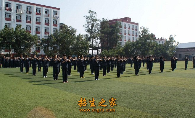 迈着“以就业为导向