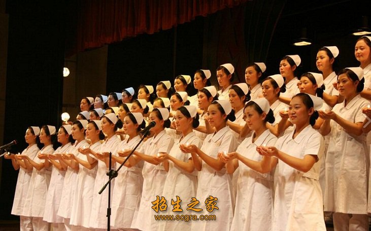 高度的服务热忱和严谨求实的工作态度的