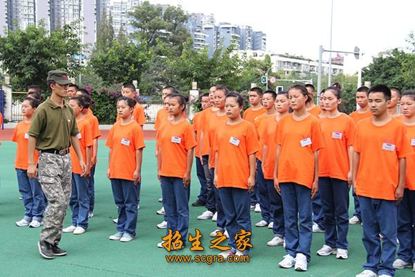 书本杂费等一切费用全免