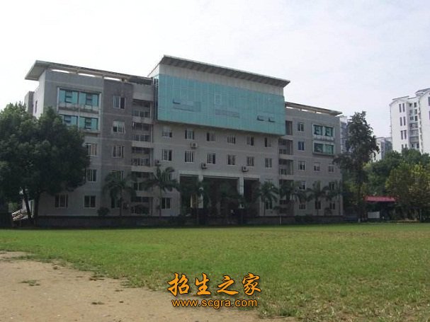 图书馆藏图书40余万册