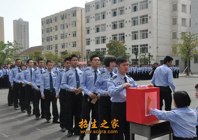 服务社会管理创新”的办学定位