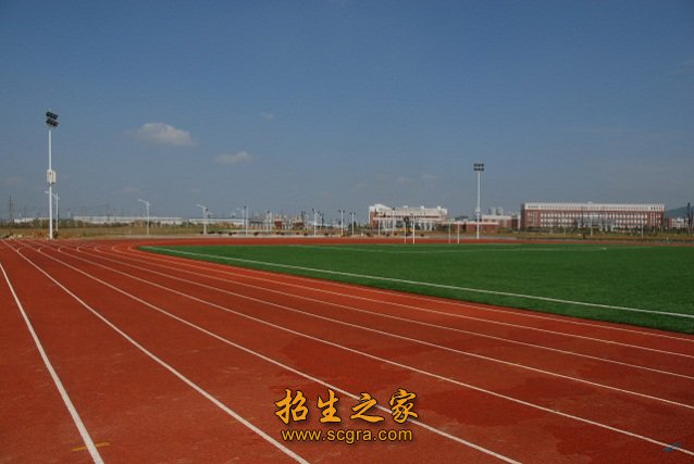 建有骨干万兆校园网