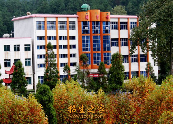 澳门永利平台官网帮助中心重视德育工作