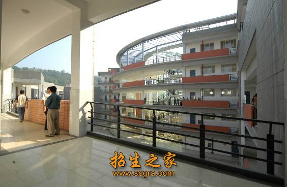 澳门永利平台最新版下载校区依山傍水
