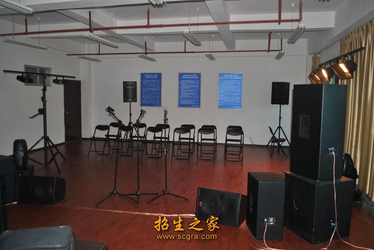 专任教师400余名