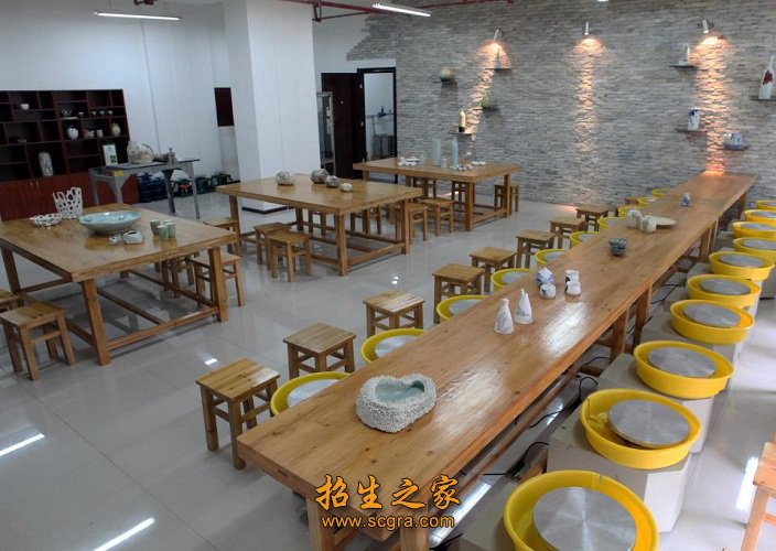 其中双师素质教师占85%以上