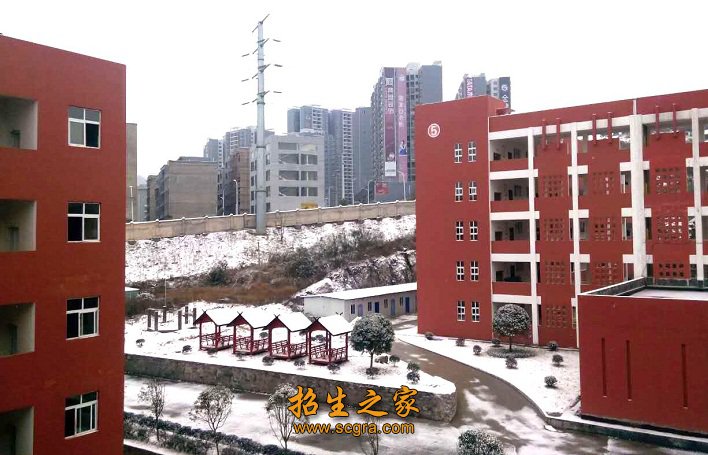 免”五位一体的奖励助学体系