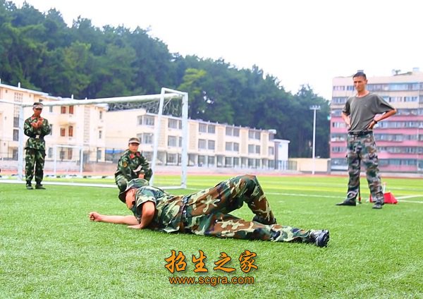 坚持“教书育人