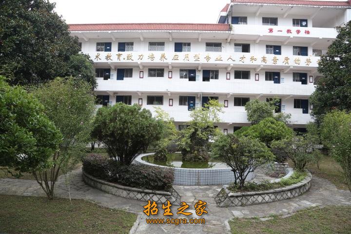 校区地理位置优越