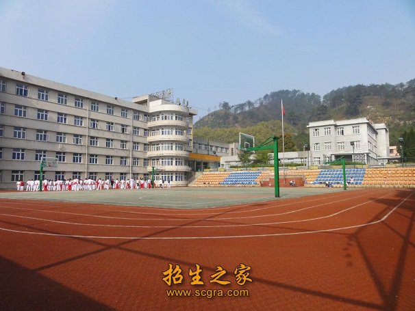 尚德尚行”的校训