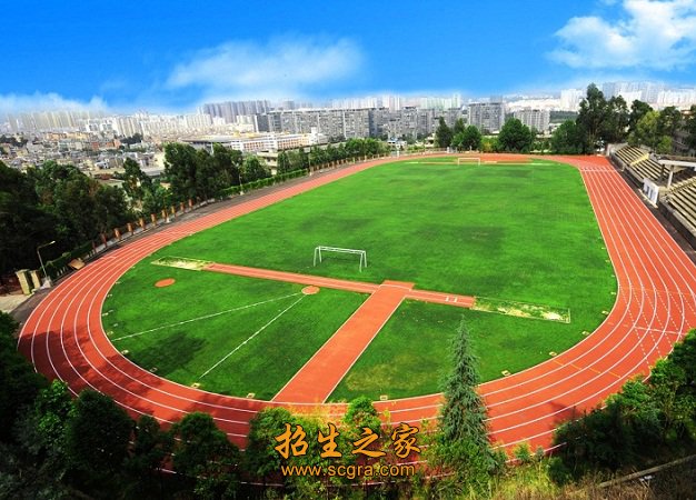 校内建有公共浴室和生活超市等自助设施