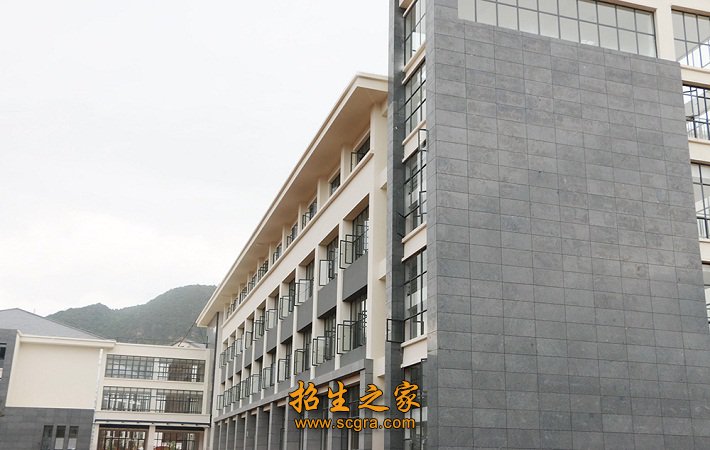 富明校区位于素有昆明市山水园林卫星城