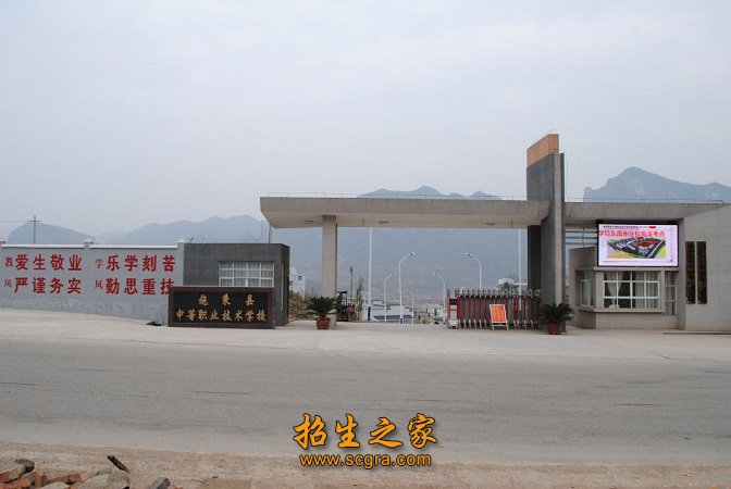 现有100台计算机实训室1间