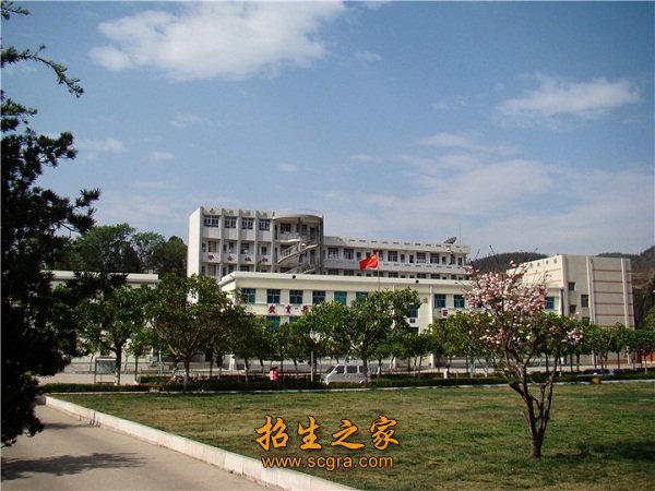 其中全日制在校普通中专生3285人