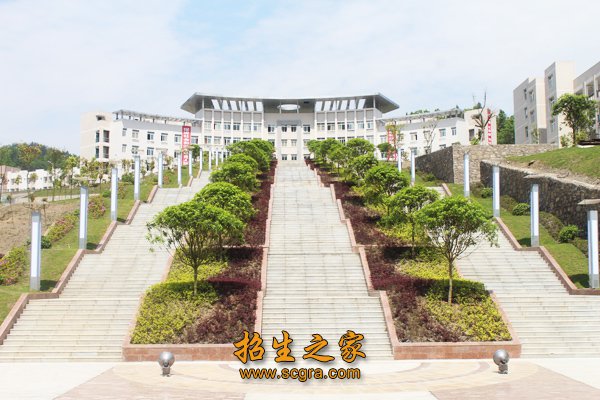 校园占地240亩