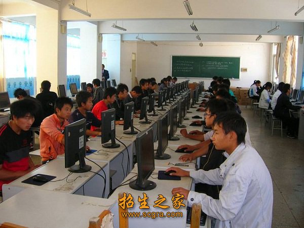 为社会培养了具有较强职业能力的建设人