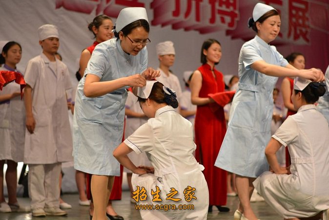 有较系统的专业知识和专业技能