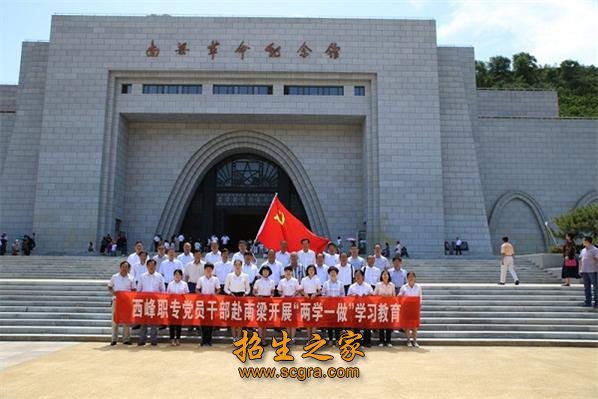 用全面服务的理念建好每一个专业