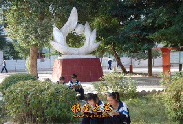 我们不断强化“核心价值体系是兴校之魂