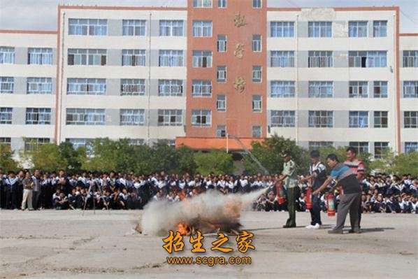 是师生精神家园之本”的理念