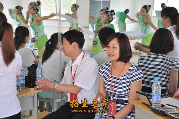专任教师32人