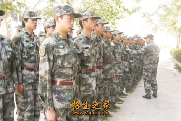 即“三统一”（统一着装