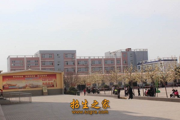 同时校园周边环境适宜